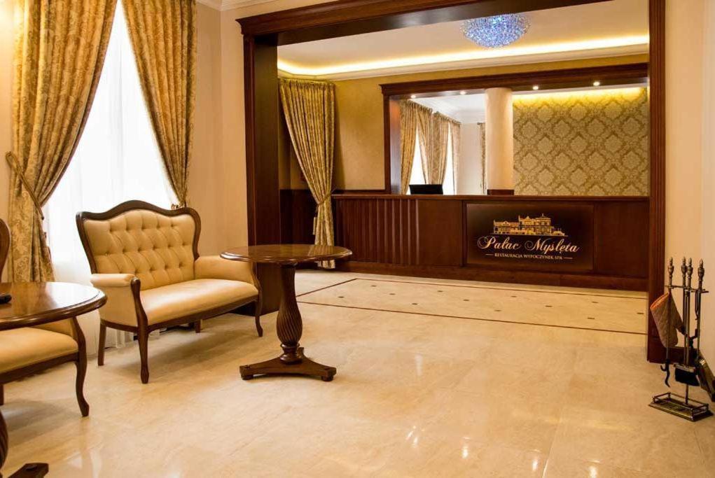 Palac Mysleta Uzdowo Extérieur photo