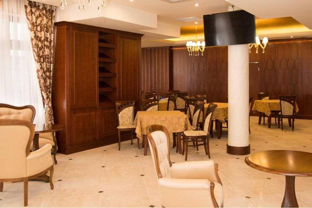Palac Mysleta Uzdowo Extérieur photo