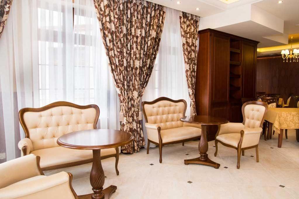 Palac Mysleta Uzdowo Extérieur photo