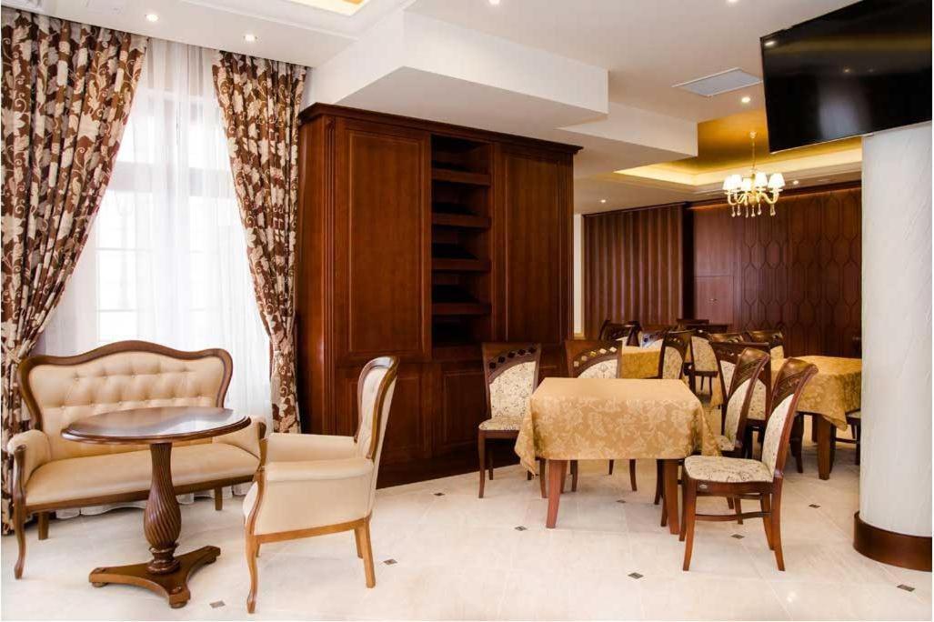 Palac Mysleta Uzdowo Extérieur photo