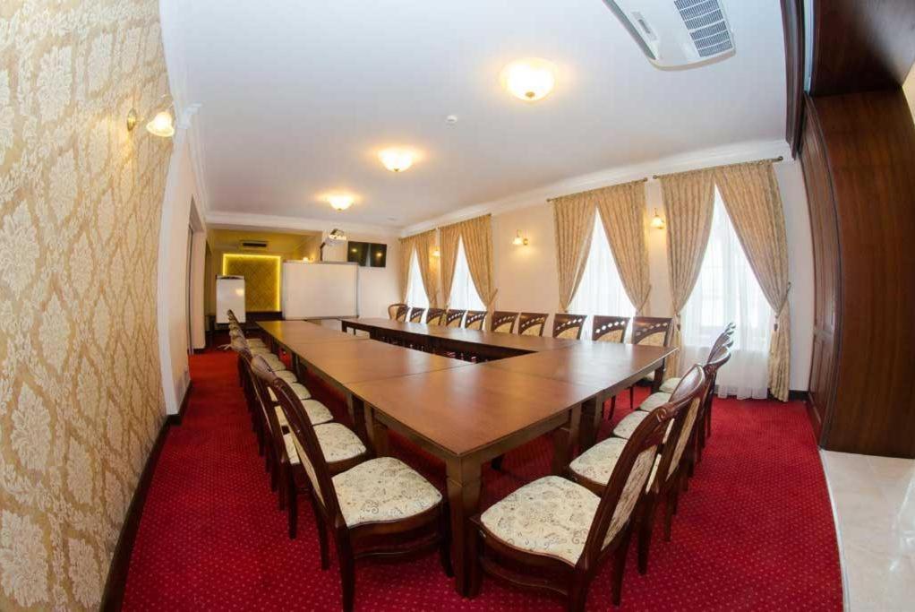 Palac Mysleta Uzdowo Extérieur photo